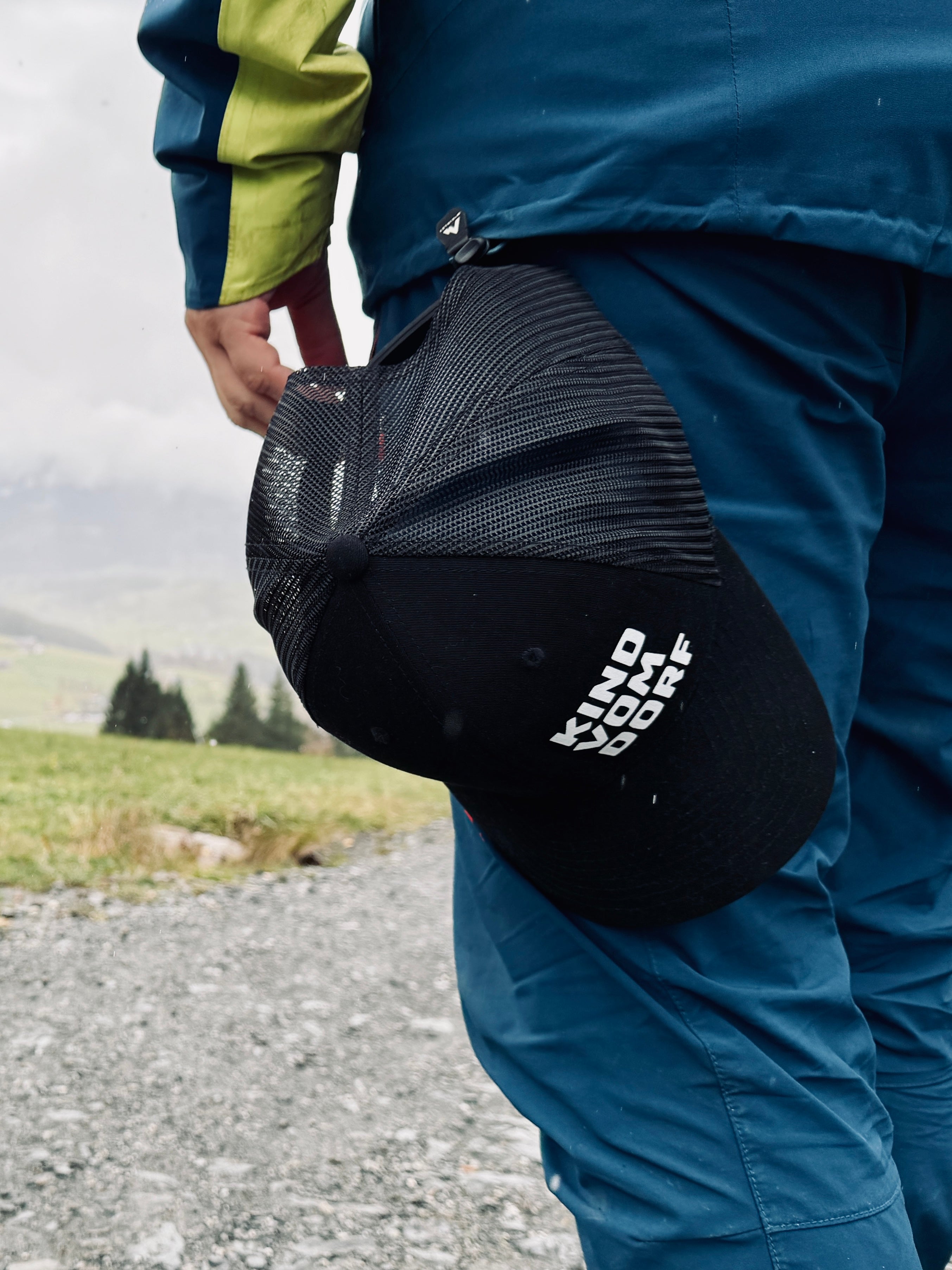 Kind vom Dorf Cap – schwarz (Snapback)